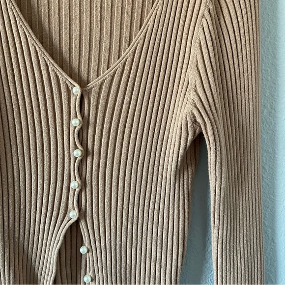 Tan Ribbed Cardigan Pearl Button Sweater Neutral Knit Layering Womens Size Large - Picture 3 of 4